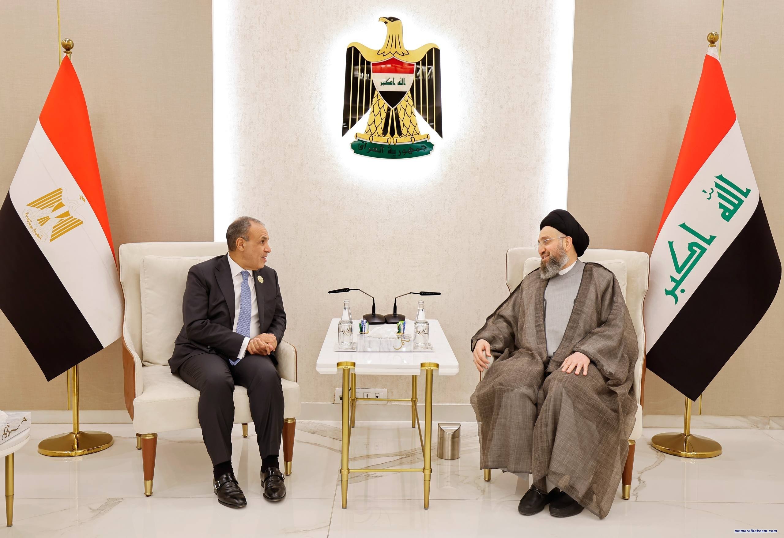 السيد الحكيم يشدد على أهمية تقريب وجهات النظر بين فرقاء المنطقة لإنهاء الأزمات واستعادة الهدوء