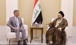 السيد الحكيم يدعو إلى دعم الدينار العراقي ورقمنة العمل المصرفي وتفعيل برامج تخفف الأعباء عن المواطنين