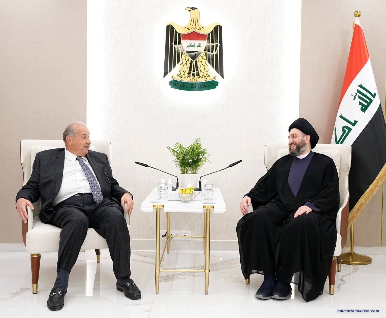 سەماحەتی حەكیم پێشوازی لە سەرۆكی تاییفەی ئەرمەنە ئۆسۆزەكسەكانی عێراق دەكات و بەشداریكردنی هەموو پێكهاتەكان لە بەڕێوەبردن دووپات دەكاتەوە