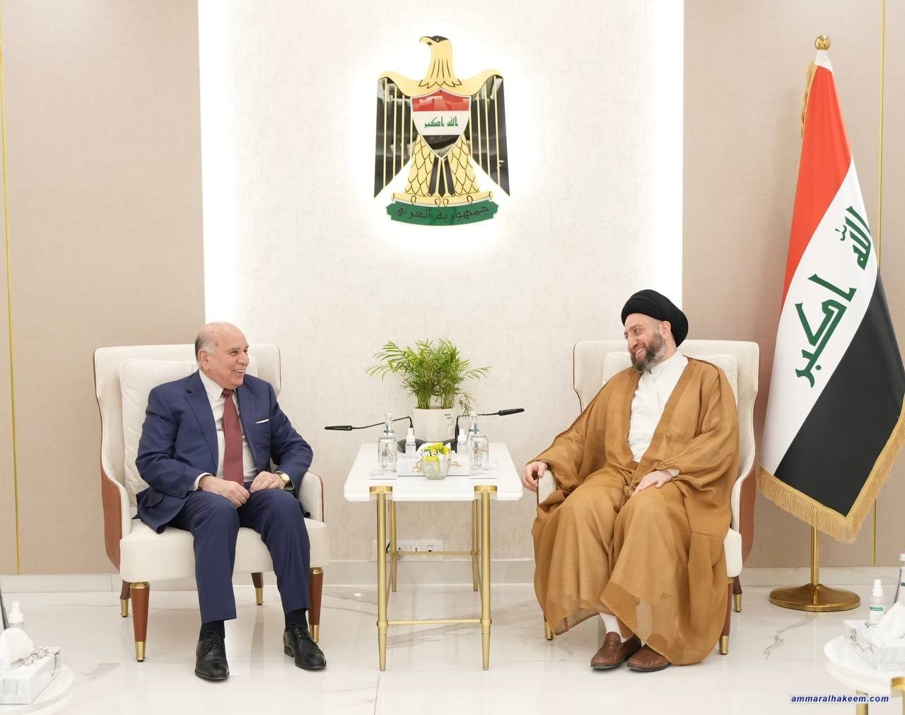 سەماحەتی حەكیم پێشوازی لەوەزیری دەرەوە دەكات و جەخت لەسەر پاڵپشتیكردنی حزمەت لە جێبەجێكردنی بەرنامەكەی دەكات