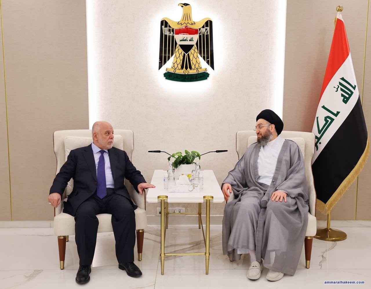 سەماحەتی حەكیم پێشوازی لە دكتۆر عەبادی دەكات و بارودۆخی سیاسی و ئابووری وڵاتی لەگەڵ تاوتوێ دەكات