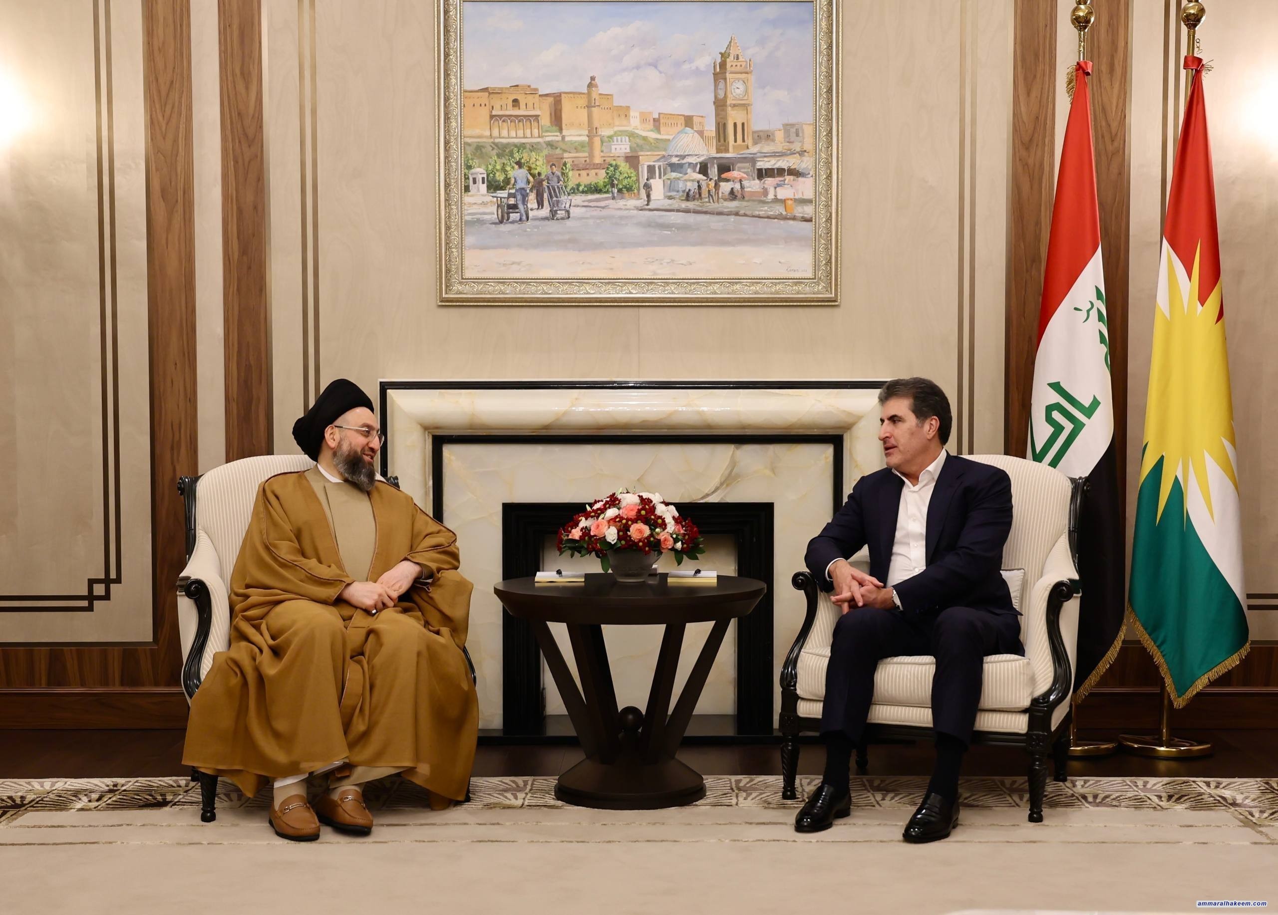 سەماحەتی حەكیم چاوی بە نێچیرڤان بارزانی دەكەوێت و دەڵێت ڕێكەوتنی نەوتی بنەمایەكە بۆ لێكتێگەیشتنی فراوانتر و هەڵبژاردنەكانیش وێستگەیەكی مێژووییە بۆ داهاتووی عێراق