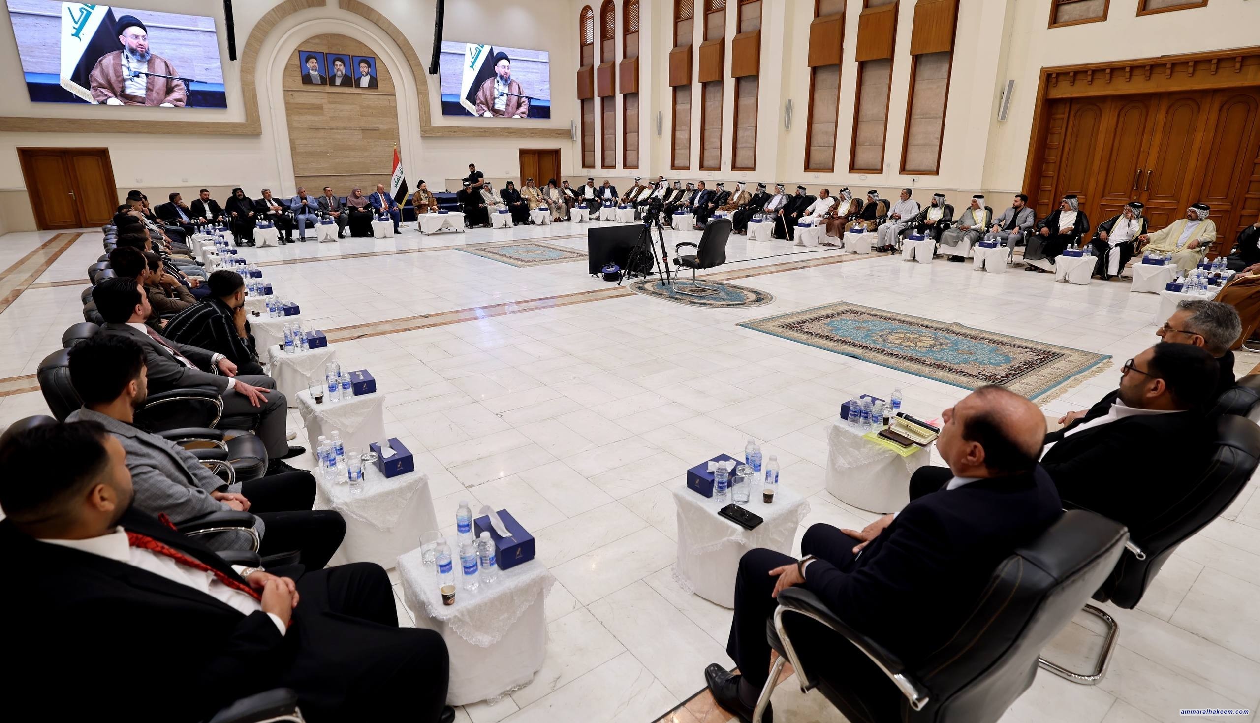 السيد الحكيم يلتقي شيوخ ووجهاء آل الجوابر: المشاركة الواعية في الانتخابات ضمانة للاستقرار السياسي