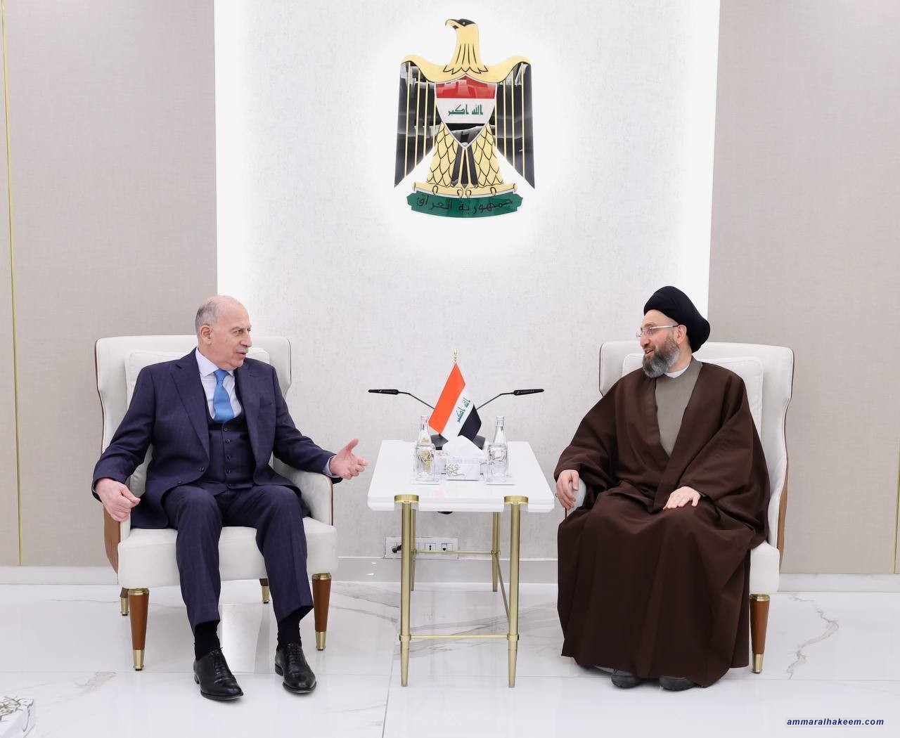 سەماحەتی حەكیم پێشوازی لە نوجێفی دەكات و جەخت لەسەر ڕووبەڕووبوونەوەی ڕكابەرییەكان بە یەكڕیزی و یەكگرتن دەكاتەوە