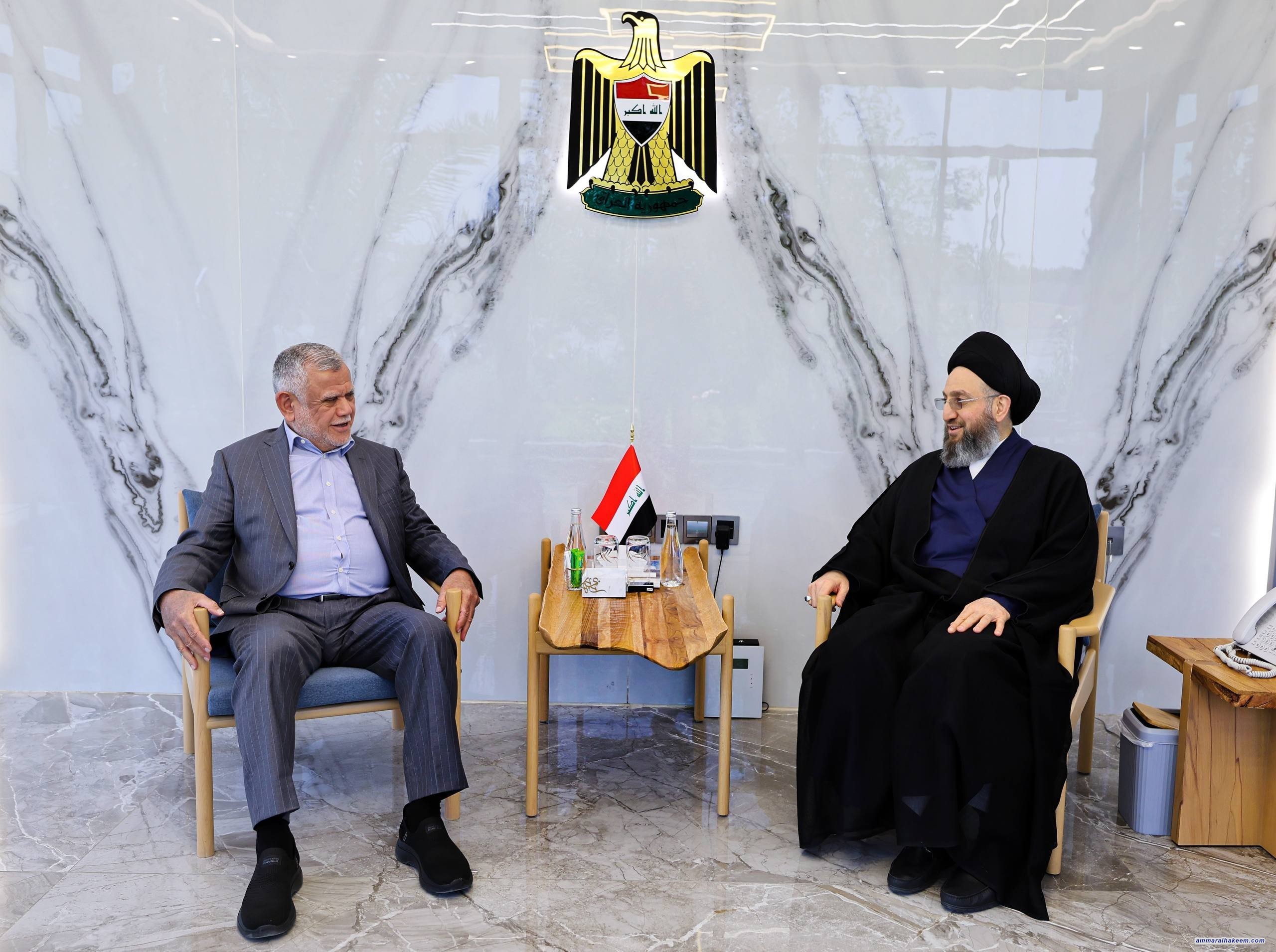 السيد الحكيم والعامري يؤكدان الالتزام بالتوقيتات الدستورية ووحدة الإطار التنسيقي والدعوة لوقف الحرب واستقرار المنطقة