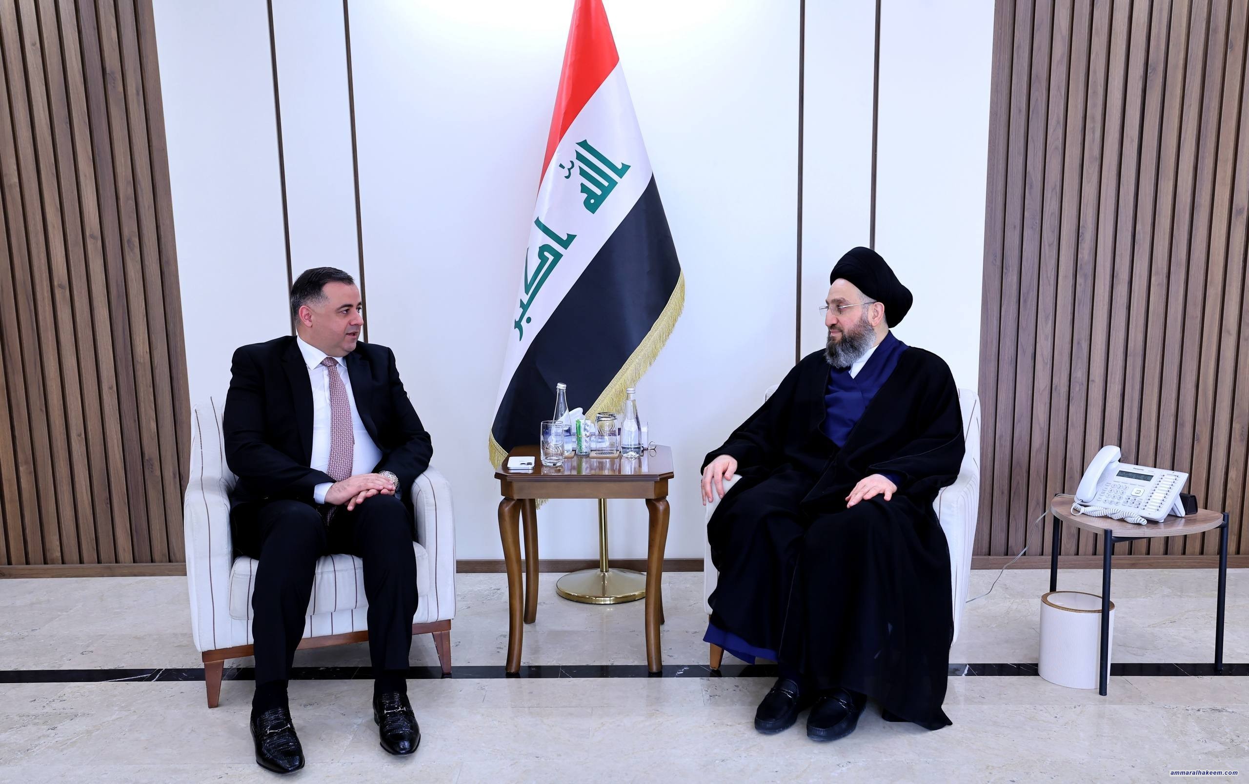 السيد الحكيم يؤكد أهمية الصلاحيات الكاملة للحكومات المحلية وتحسين الخدمات