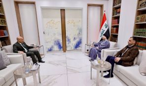 سەید حەكیم لەگەڵ پارێزگاری دیالا باسی سروشتی دۆخی خزمەتگوزاری دەكات و دووپاتی دەكاتەوە كە پێویستە پرۆژەكانی گەشەپێدان ئەكتیڤ بكرێت و حكومەتە خۆجێیەكانیش دەستەلاتی خۆیان پێبدرێت