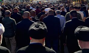 تقرير مصور .. السيد الحكيم، يشارك تشييع المرحوم العلامة السيد حسين محمد هادي الصدر (رحمه الله)، في الكاظمية المقدسة.